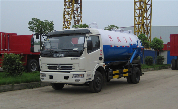 東風(fēng)大多利卡（7方）吸污車